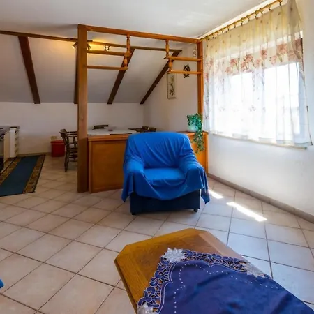 Two-bedroom In V Appartamento