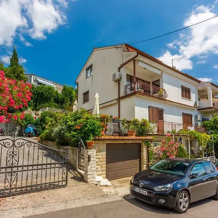 Two-bedroom In V Appartamento *