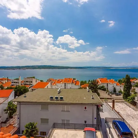 Two-bedroom In V Appartamento