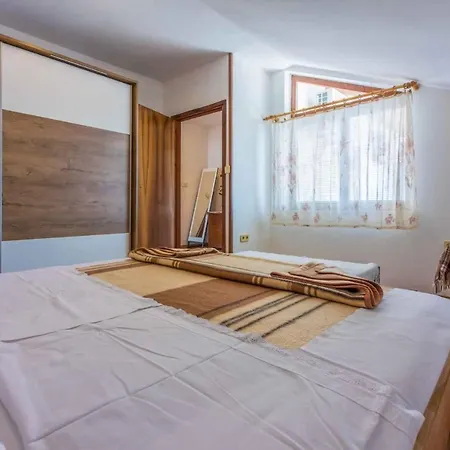 Appartamento Two-bedroom In V