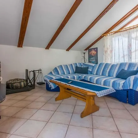 Two-bedroom In V Appartamento Crikvenica