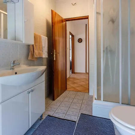 Two-bedroom In V Appartamento *