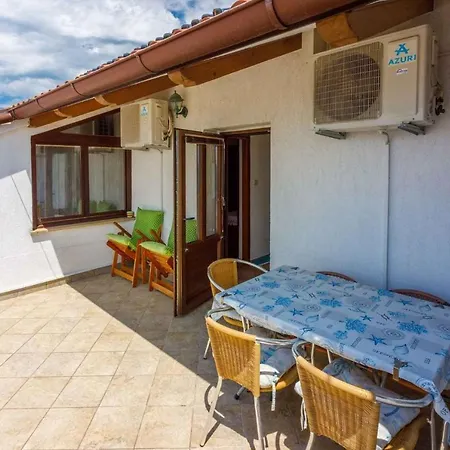 Two-bedroom In V Appartamento Crikvenica