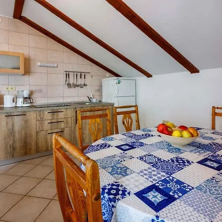 Two-bedroom In V Appartamento *