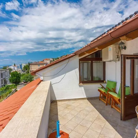 Two-bedroom In V Appartamento *