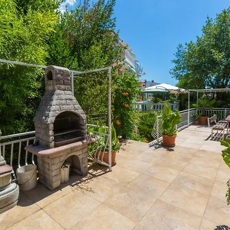 Two-bedroom In V Appartamento *